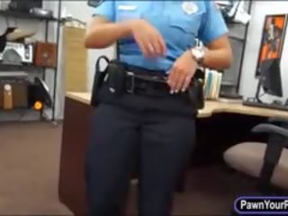 Latina politie officier geneukt door pawn bloke in de achterkamer
