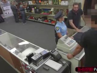 לטינית ו - splendid משטרה אישה מקבל מזוין על ידי shawn ב שלו משרד